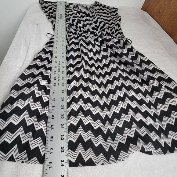 Moonlight Women Chevron Pattern Black White Casual Dress Medium Drawstring Waist - Picture 9 of 9